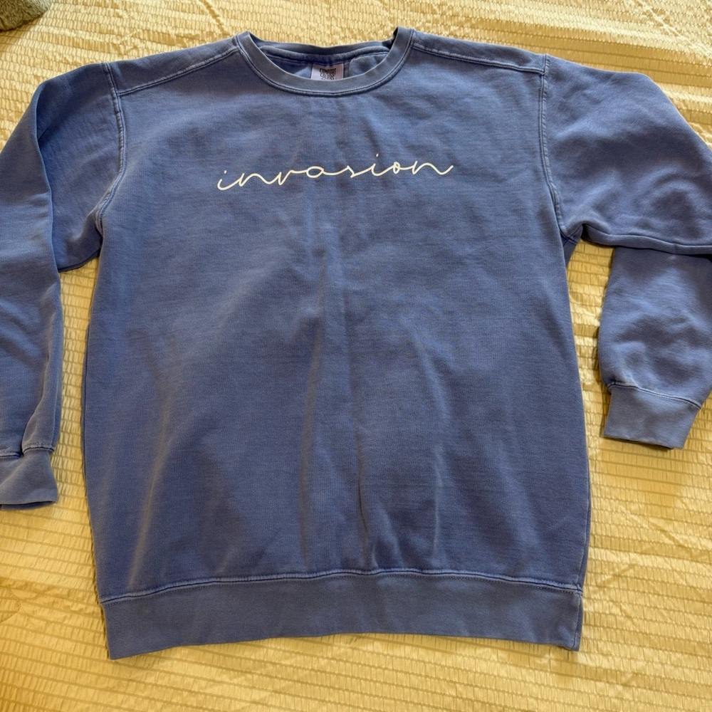 Periwinkle Comfort Colors Sweatshirt medium